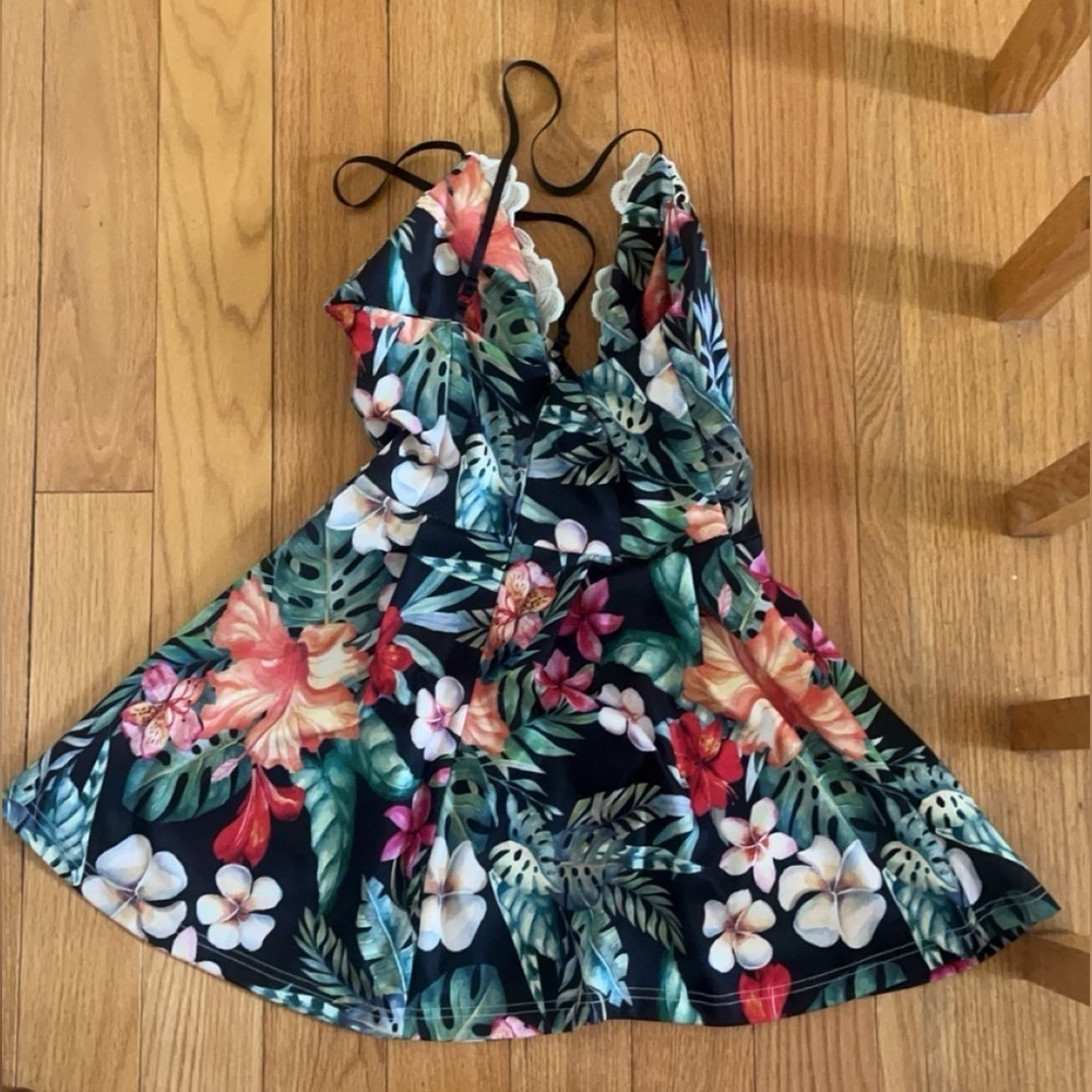 D2 Milano Dress - Picture 2 of 4